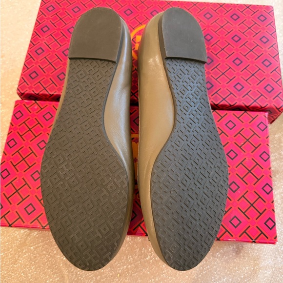 Tory Burch Women's Flats with Logo Accent, Size 7 - Picture 6 of 13